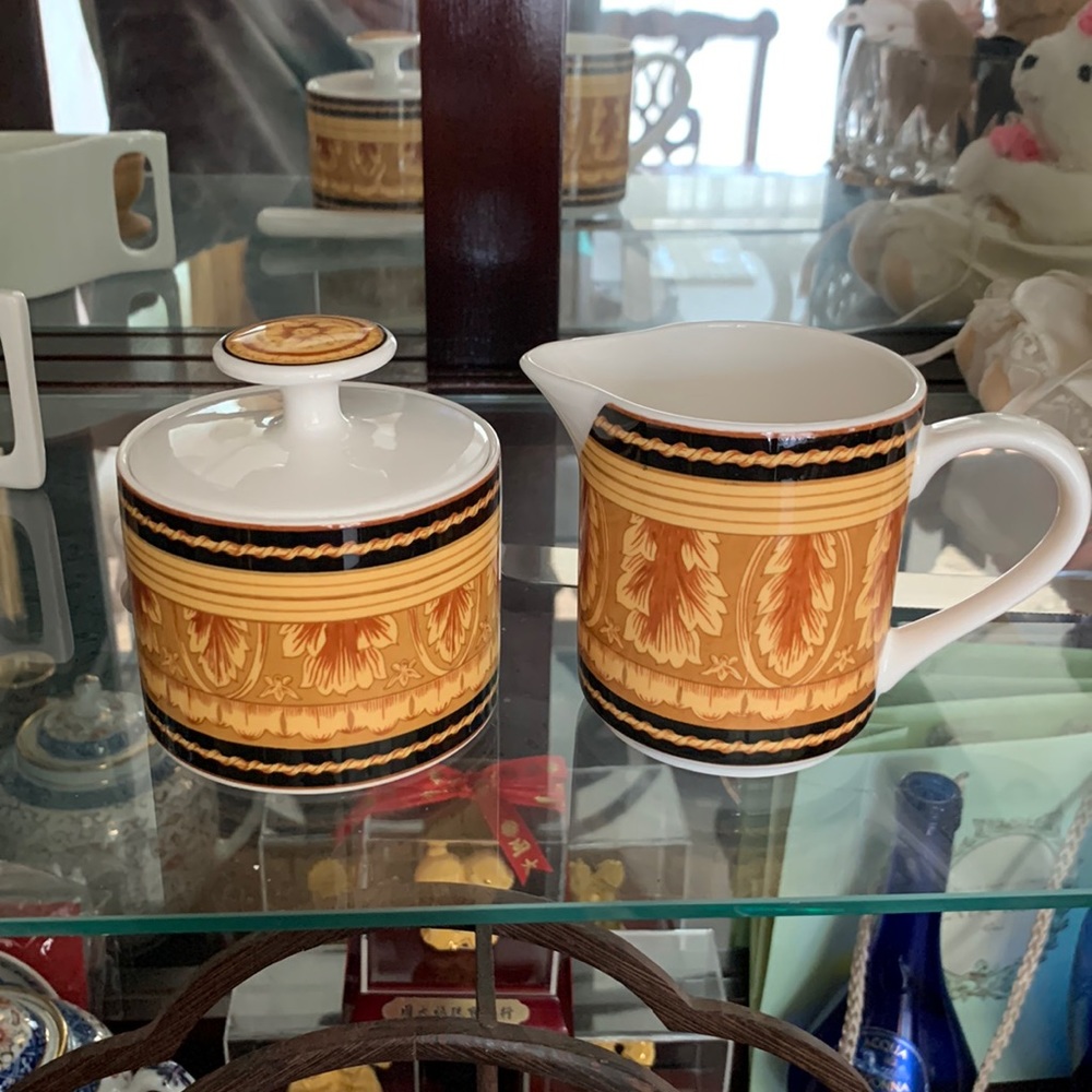 Sugar and creamer set